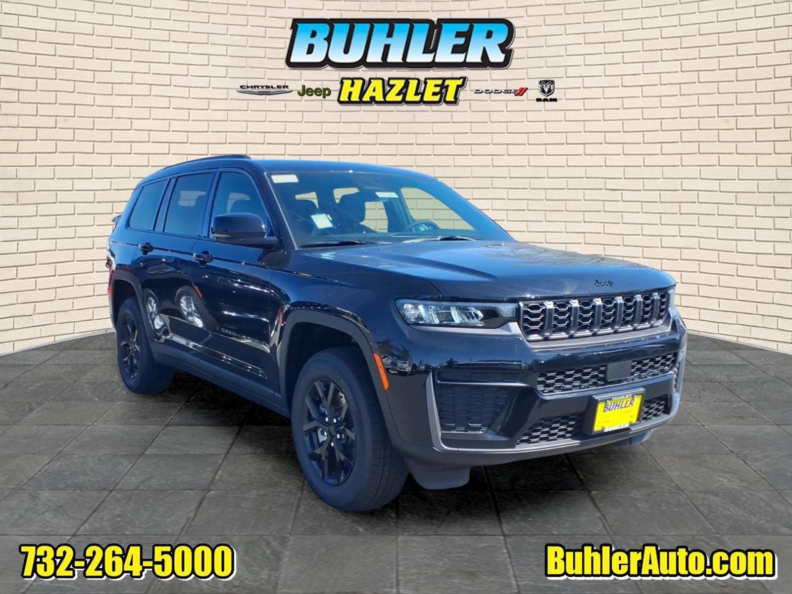 2026 Jeep Grand Cherokee GRAND CHEROKEE L LAREDO ALTITUDE 4X4 in Diamond Black Crystal Pearl-Coat Exterior Paint — front three-quarter view