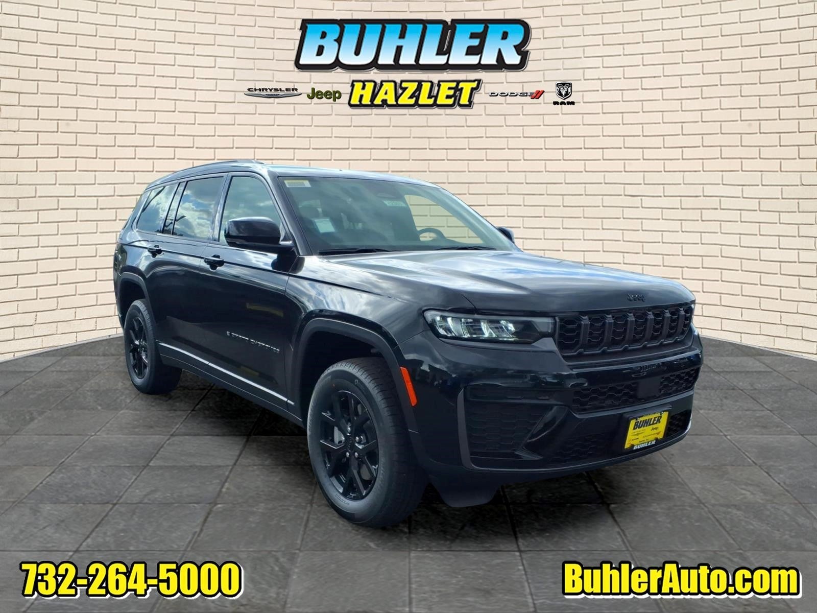 2026 Jeep Grand Cherokee GRAND CHEROKEE L LAREDO ALTITUDE 4X4 in Diamond Black Crystal Pearl-Coat Exterior Paint — front three-quarter view