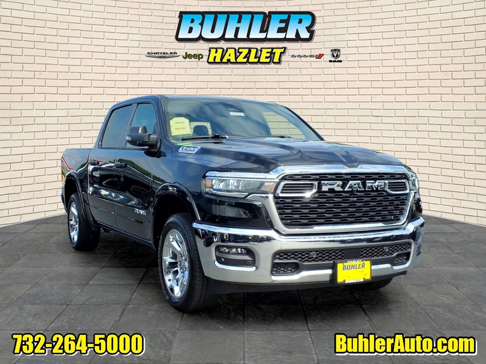 2026 RAM 1500 Big Horn Crew Cab 4x4 5'7' Box in Diamond Black Crystal Pearlcoat — front three-quarter view