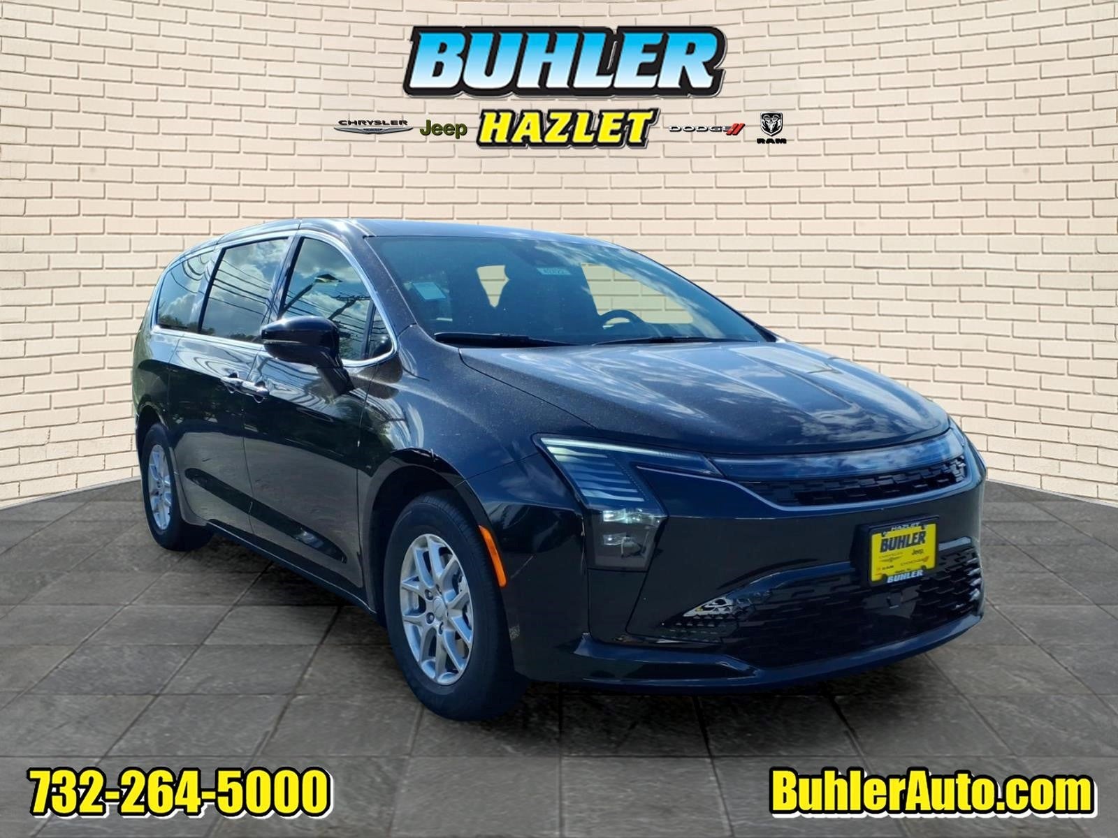 2027 Chrysler Pacifica PACIFICA SELECT in Diamond Black Crystal Pearl-Coat Exterior Paint — front three-quarter view