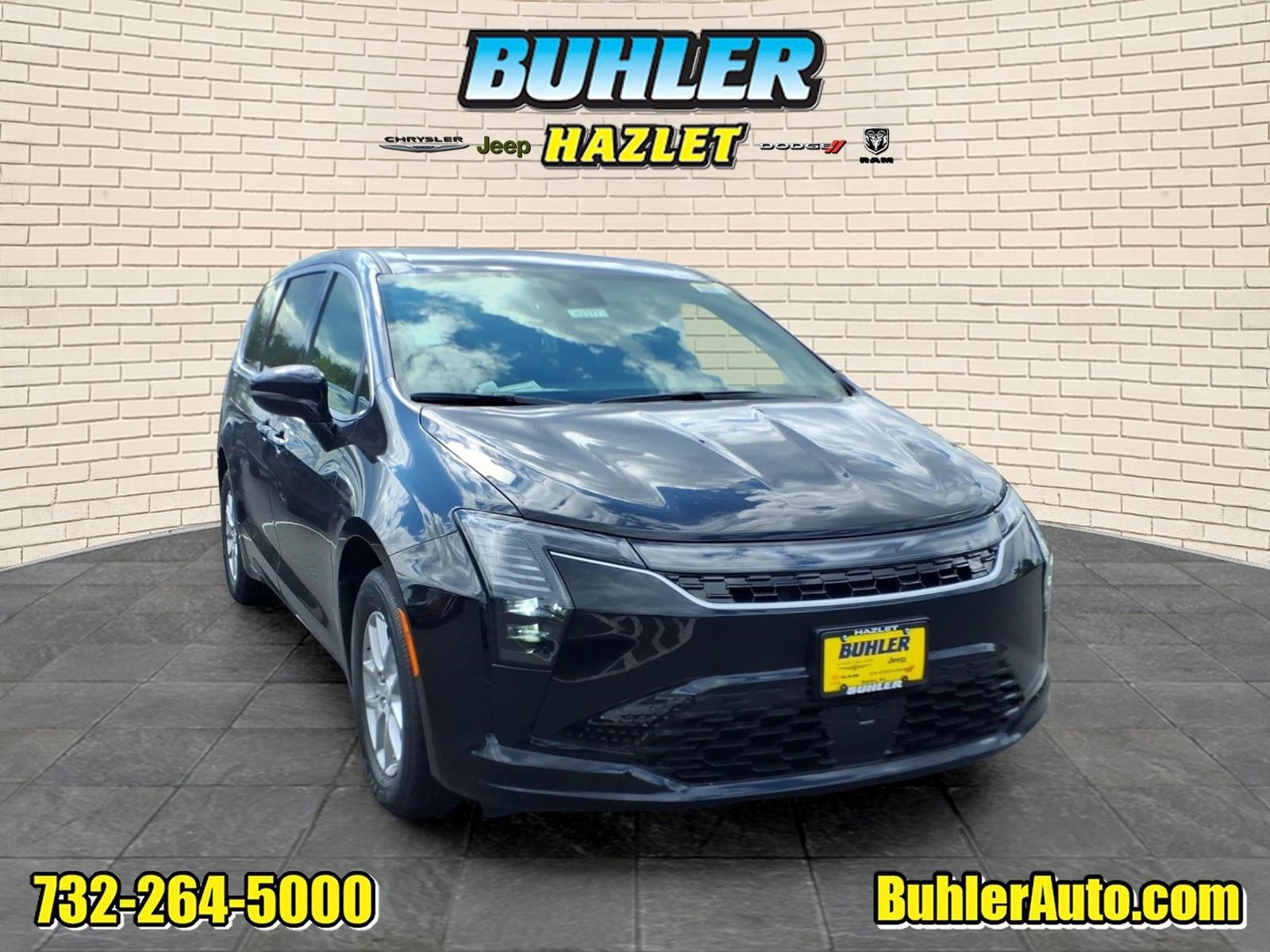 2027 Chrysler Pacifica PACIFICA SELECT in Diamond Black Crystal Pearl-Coat Exterior Paint — front three-quarter view
