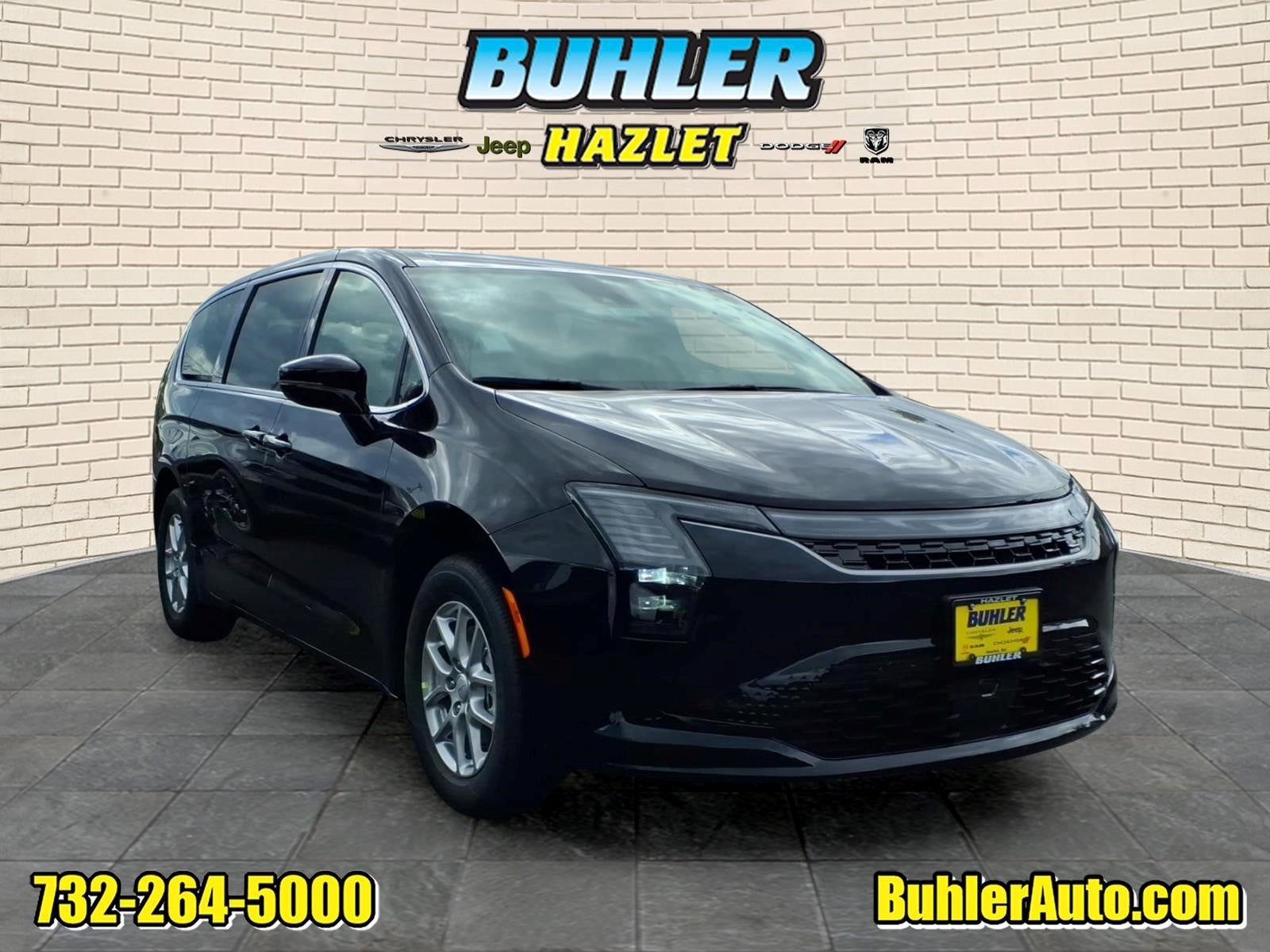 2027 Chrysler Pacifica PACIFICA SELECT in Diamond Black Crystal Pearl-Coat Exterior Paint — front three-quarter view