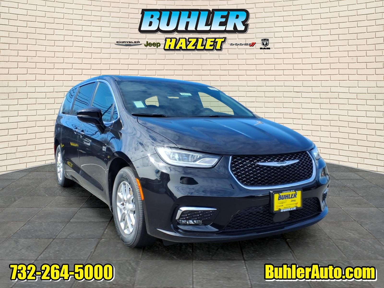 2026 Chrysler Pacifica PACIFICA SELECT in Diamond Black Crystal Pearl-Coat Exterior Paint — front three-quarter view