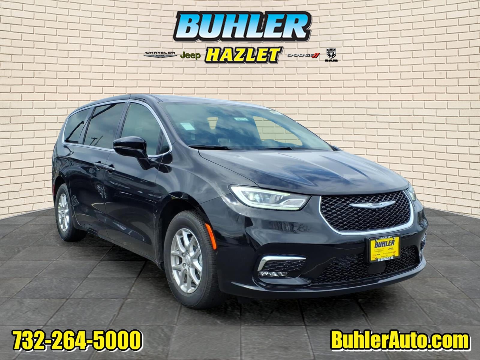 2026 Chrysler Pacifica PACIFICA SELECT in Diamond Black Crystal Pearl-Coat Exterior Paint — front three-quarter view